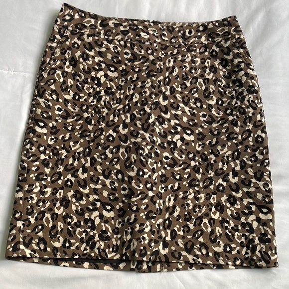 Merona Dresses & Skirts - Merona animal print pencil skirt w/ pockets Sz 6